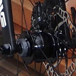 Moyeu Dynamo Roue Vélo Frein à Disque PD-8 Shutter Precision -Porte-vélo Soldes Magasin moyeu dynamo roue velo frein a disque pd 8 shutter precision full 5